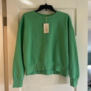 ✅ cute green sweatshirt NWT ✅